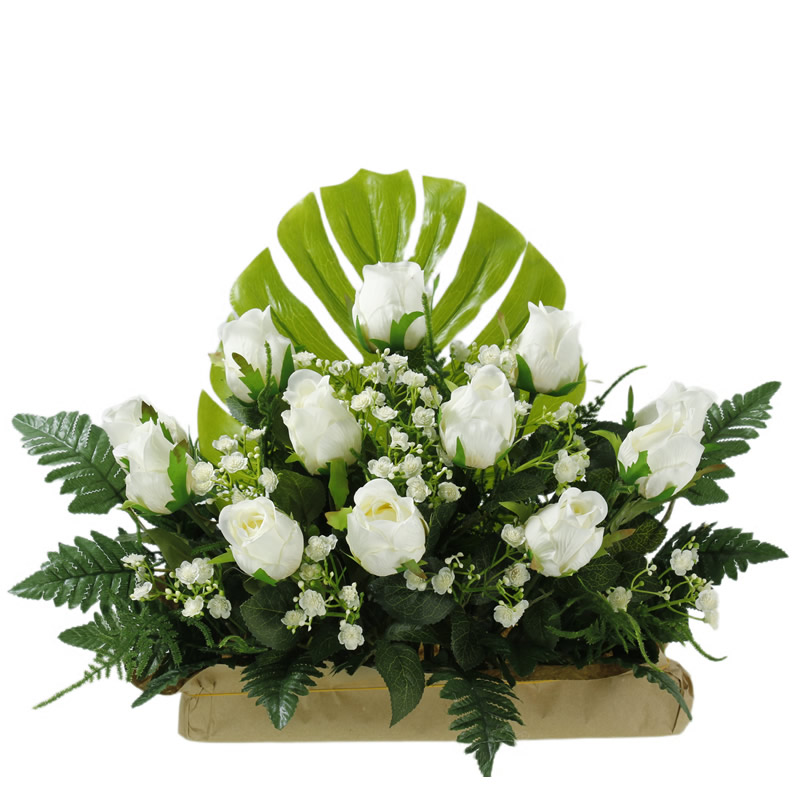 Jardinera de flores artificiales con rosas blancas y paniculata para cementerio